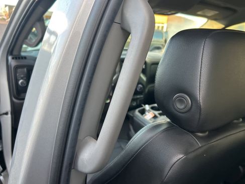 Used 2022 Chevrolet Silverado 1500 Custom image 24