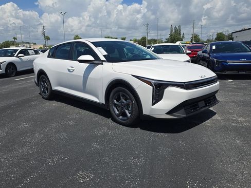 New 2026 Kia K4 FWD image 2