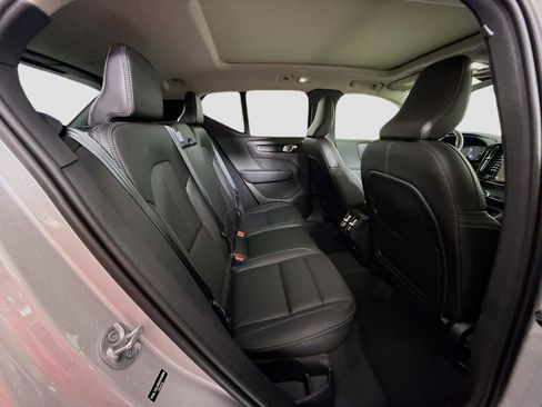 Used 2025 Volvo XC40 B5 Core image 27