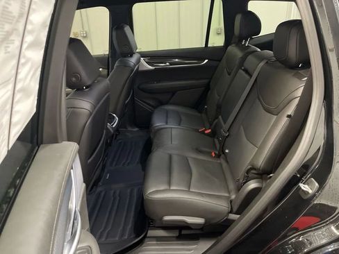 Used 2024 Cadillac XT6 Sport w/ Technology Package image 11