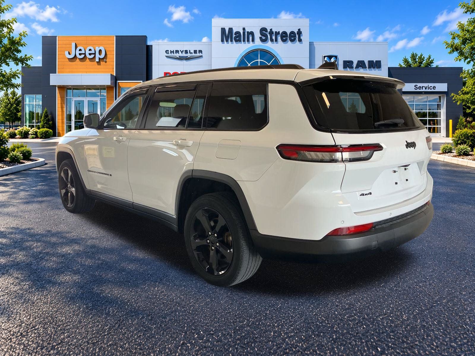 Used 2023 Jeep Grand Cherokee L Laredo AWD/4WD image 4
