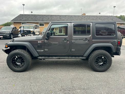 Used 2018 Jeep Wrangler Unlimited Sport S AWD/4WD image 6