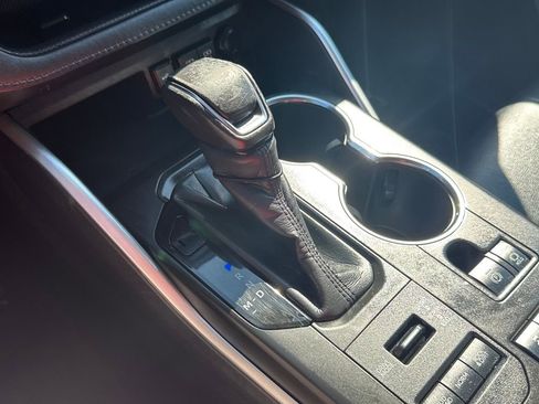 Used 2020 Toyota Highlander XLE image 27