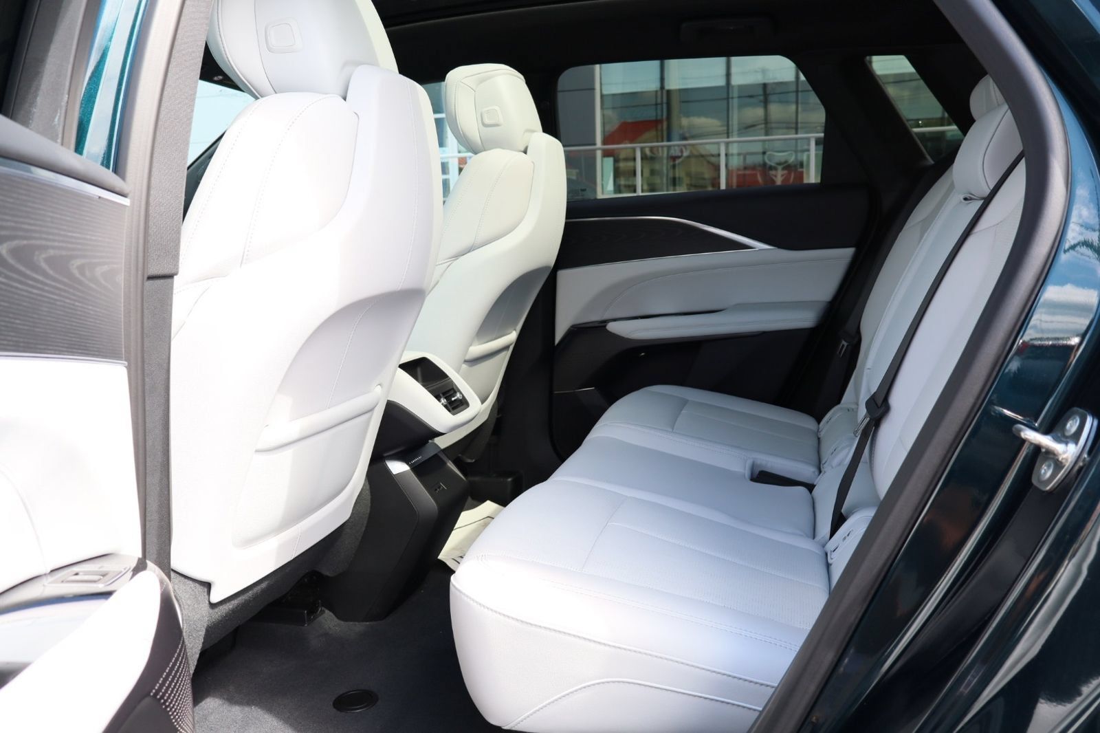 Used 2024 Cadillac Lyriq Luxury AWD/4WD image 36