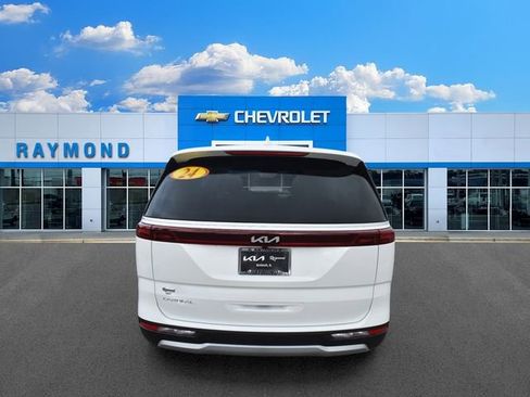 Used 2024 Kia Carnival LX FWD image 4