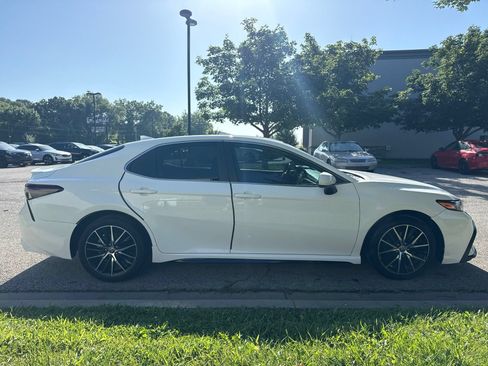 Used 2021 Toyota Camry SE FWD image 4