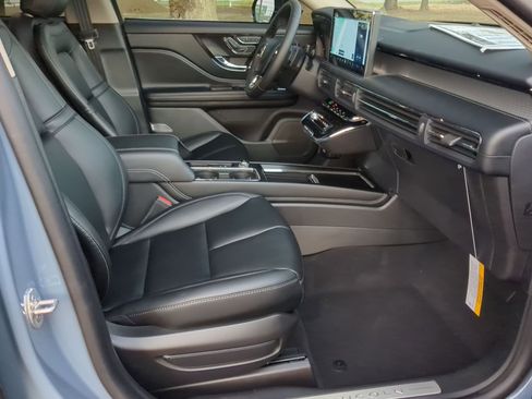 New 2026 Lincoln Corsair Premiere image 23