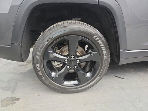 Used 2023 Jeep Grand Cherokee Altitude AWD/4WD image 19