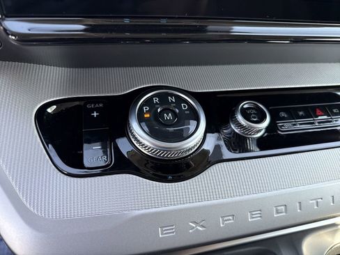 New 2025 Ford Expedition Active AWD/4WD image 34