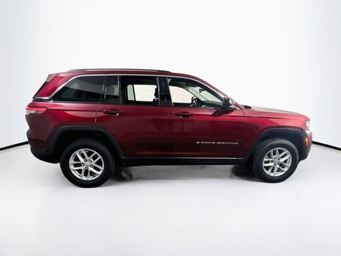 Used 2023 Jeep Grand Cherokee Laredo AWD/4WD image 4
