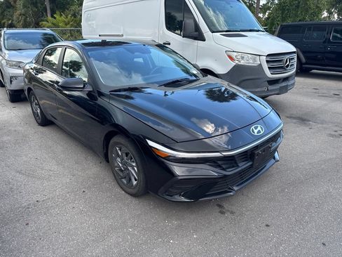 Used 2024 Hyundai Elantra SEL FWD image 12
