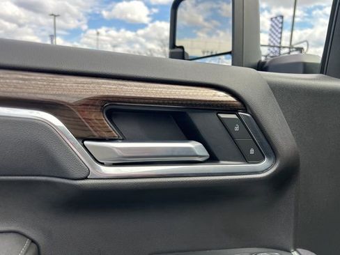 Used 2025 Chevrolet Silverado 1500 LT Trail Boss w/ LPO, Utility Wall Package image 12