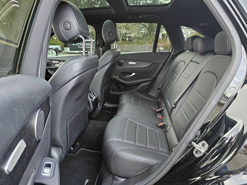 Used 2022 Mercedes-Benz GLC 300 4MATIC image 16