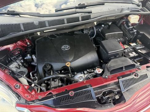 Used 2017 Toyota Sienna LE FWD image 25