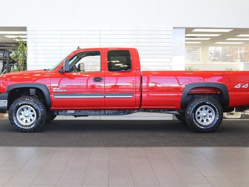 Used 2006 Chevrolet Silverado 2500 LT w/ Heavy-Duty Power Package image 4