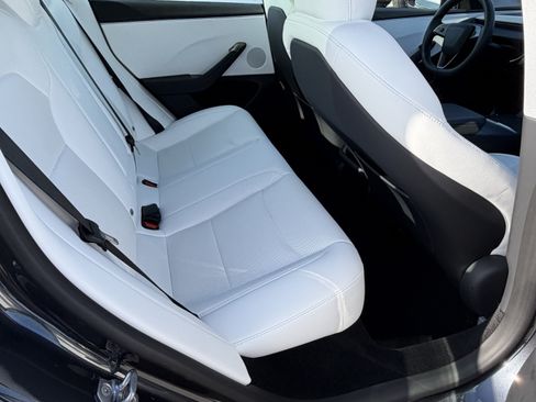 Used 2025 Tesla Model 3 Long Range RWD image 12