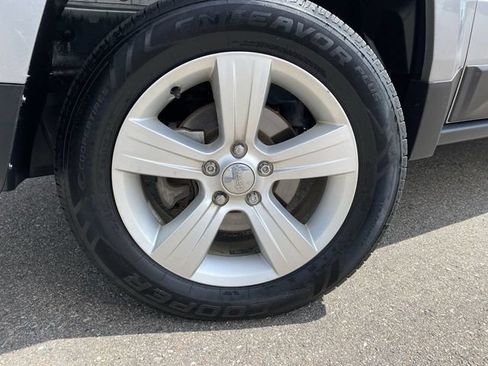 Used 2016 Jeep Patriot Latitude AWD/4WD image 10