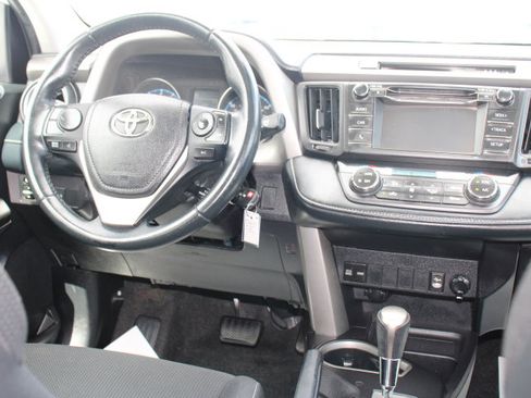 Used 2018 Toyota RAV4 XLE FWD image 21