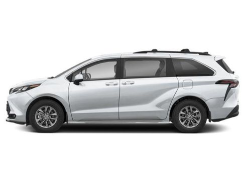 New 2026 Toyota Sienna XLE FWD image 3