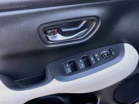 Certified 2024 Honda HR-V LX image 16
