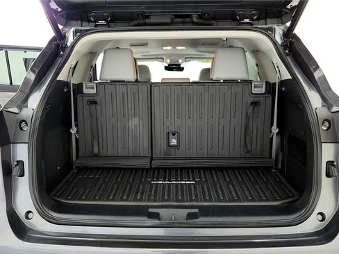 Used 2023 Toyota Highlander Limited image 20