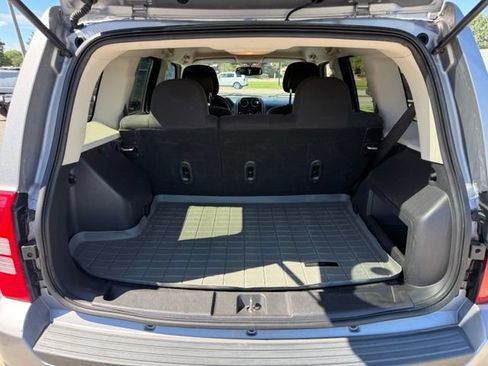 Used 2016 Jeep Patriot Latitude AWD/4WD image 14