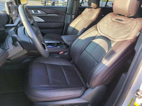 Used 2025 Ford Explorer Platinum w/ Ultimate Package AWD/4WD image 15