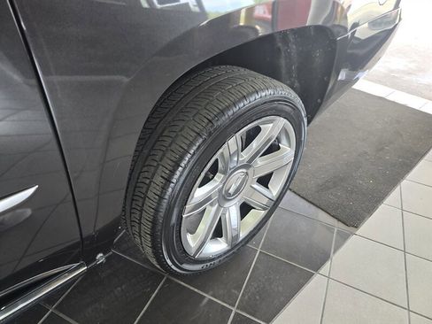 Used 2017 Cadillac Escalade ESV Premium Luxury image 40