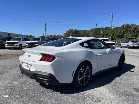 Used 2025 Ford Mustang Coupe RWD image 3