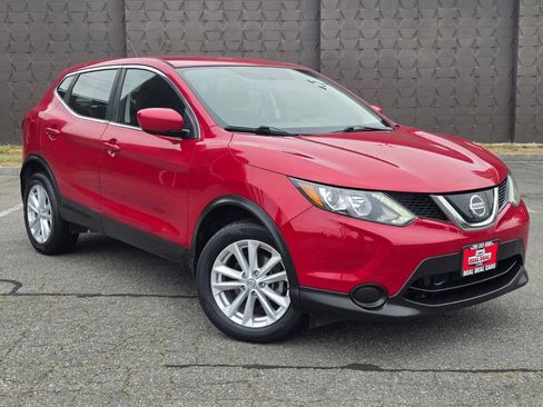 Used 2018 Nissan Rogue Sport S w/ S Appearance Package AWD/4WD image 4