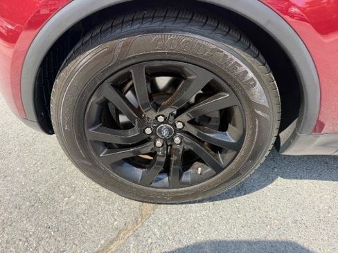 Used 2017 Land Rover Discovery HSE AWD/4WD image 11