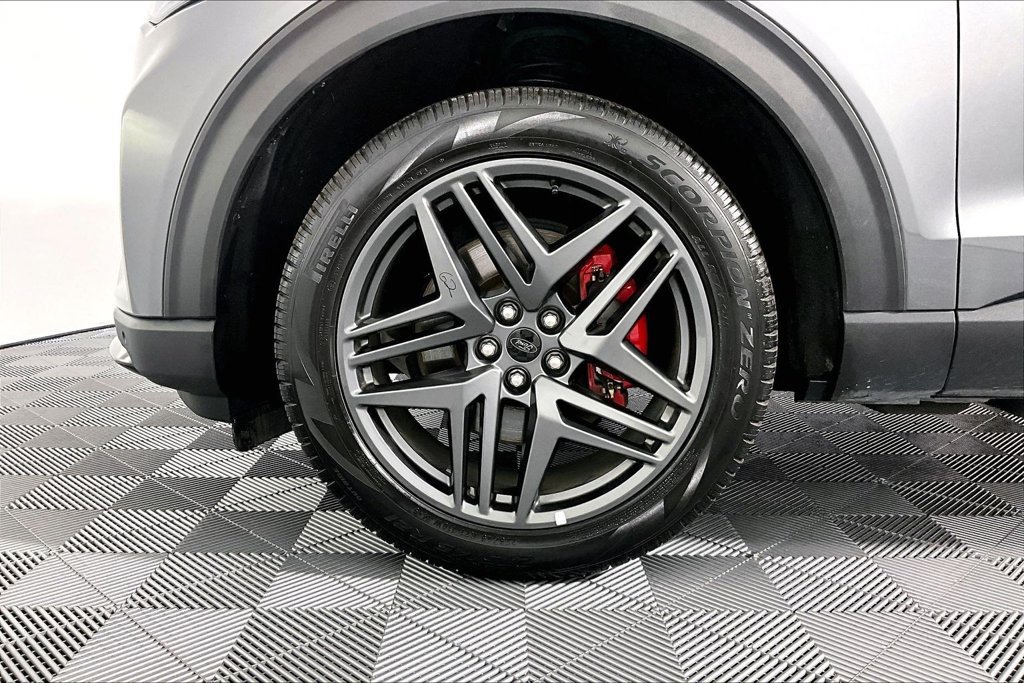 Used 2025 Ford Explorer ST-Line w/ ST-Line Street Pack AWD/4WD image 8