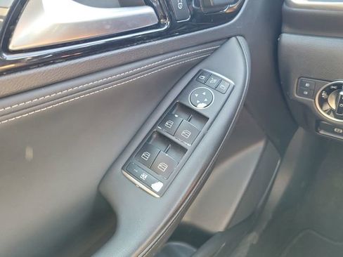 Used 2018 INFINITI QX30 Premium w/ Navigation Package FWD image 25