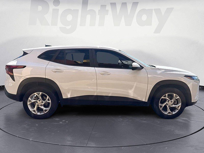 Used 2025 Chevrolet Trax LS w/ LS Convenience Package FWD image 6