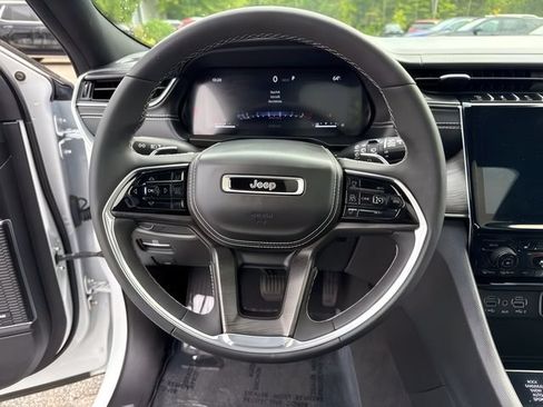 Used 2023 Jeep Grand Cherokee Overland AWD/4WD image 26
