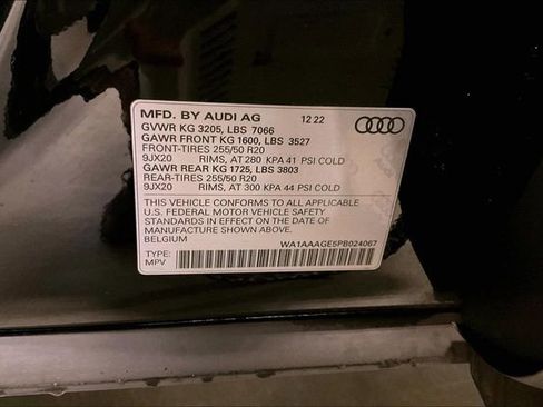 Used 2023 Audi e-tron Premium w/ Convenience Plus Package AWD/4WD image 35