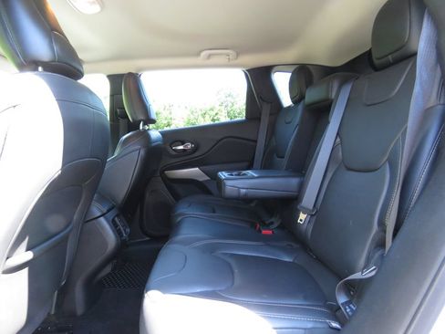 Used 2017 Jeep Cherokee Latitude w/ True North Edition AWD/4WD image 19