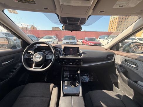Used 2021 Nissan Rogue SV FWD image 18