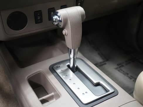 Used 2012 Nissan Frontier SL RWD image 18
