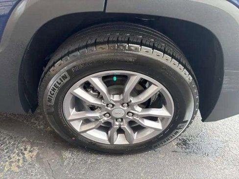 Used 2022 GMC Terrain SLT w/ Tech Package image 13