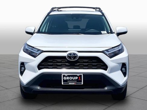 Used 2025 Toyota RAV4 XLE Premium FWD image 4