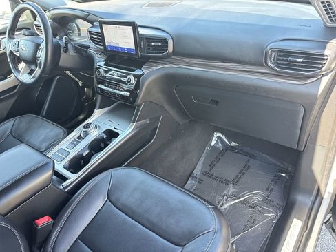 Certified 2023 Ford Explorer Limited image 12