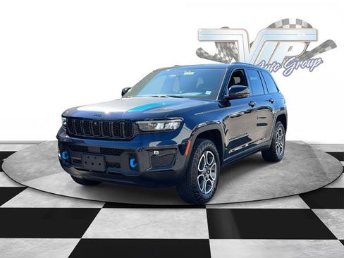 Used 2023 Jeep Grand Cherokee Trailhawk image 3