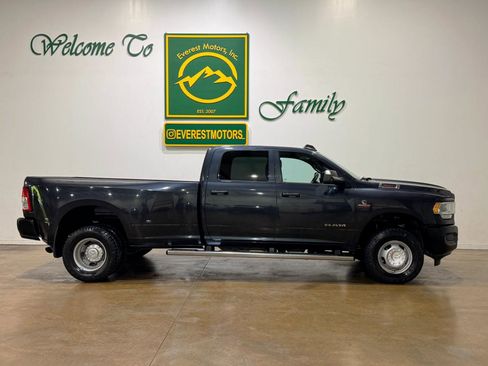 Used 2022 RAM 3500 Tradesman w/ Bed Utility Group AWD/4WD image 9