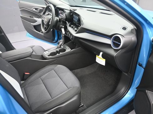 New 2026 Chevrolet Trax LS w/ LS Convenience Package FWD image 38