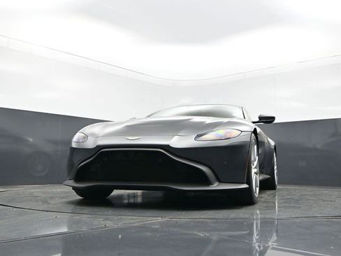 Used 2019 Aston Martin V8 Vantage Coupe RWD image 25
