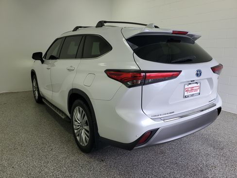 Used 2023 Toyota Highlander Platinum AWD/4WD image 5
