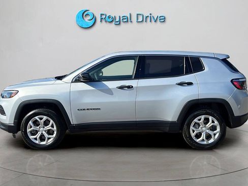 Used 2024 Jeep Compass Sport AWD/4WD image 3