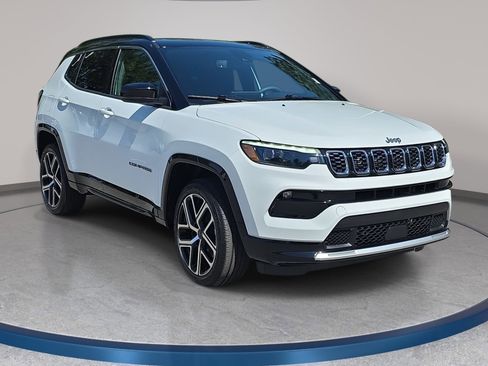 Used 2025 Jeep Compass Limited w/ Elite Group AWD/4WD image 4