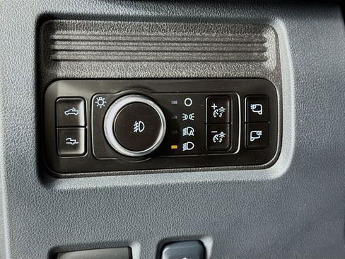 Used 2026 Ford F450 Platinum w/ FX4 Off-Road Package image 23